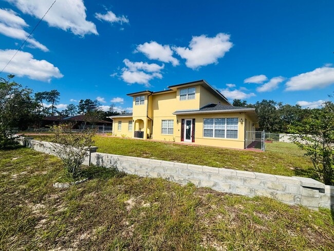 Building Photo - Large home and yard- 4/4 won't last