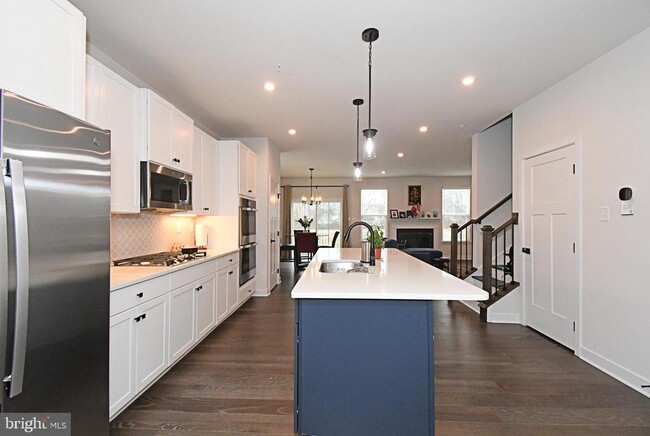 Building Photo - 500 Sterling Dr