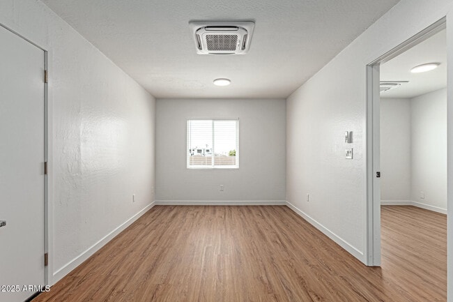 Building Photo - 1934 E Carver Dr