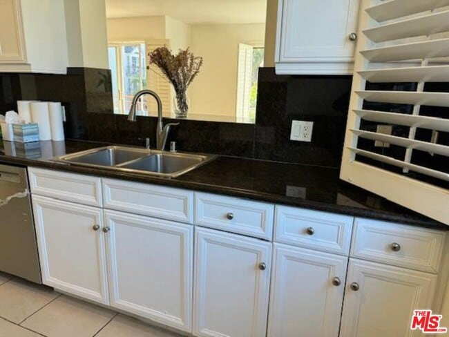 Building Photo - 320 S Willaman Dr