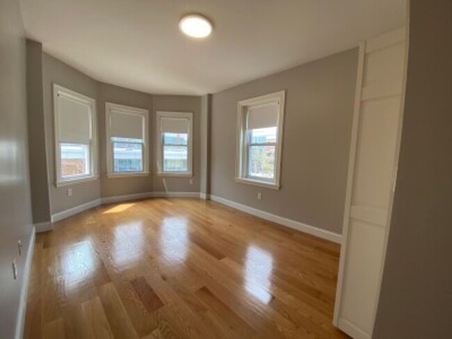 Building Photo - 4 Bed 2 Bath - East Cambridge - 9/1