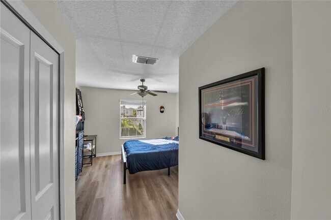 Building Photo - 736 Royal Empress Dr
