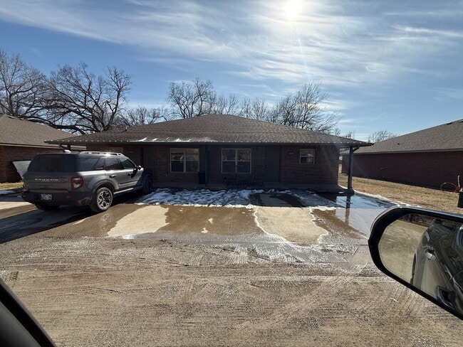 Building Photo - 511b NE 6th St - 511B NE 6th