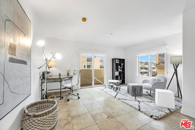 Building Photo - 871 Granville Ave