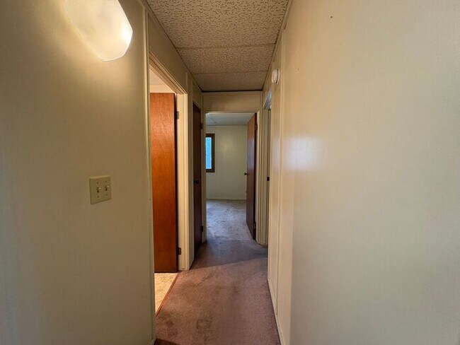 Building Photo - $925 | 2 Bedroom, 1 Bathroom Apartment | Pet Friendly* | Available for Immediate Move In!!