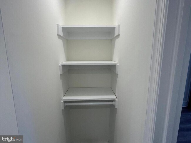 Building Photo - 5712 Cedar Ave