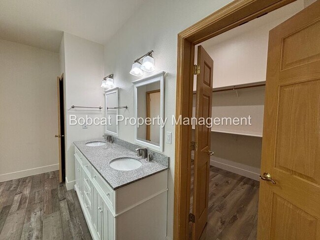 Building Photo - 1300 Bridle Way