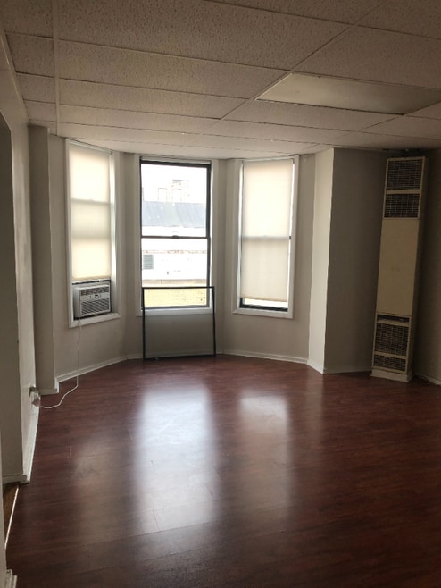 Building Photo - 2988 S Archer Ave