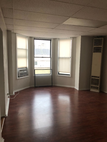 Primary Photo - 2988 S Archer Ave