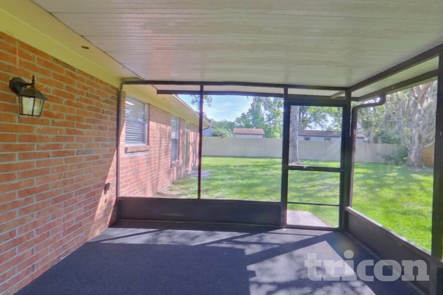 Building Photo - 1715 Farm Way
