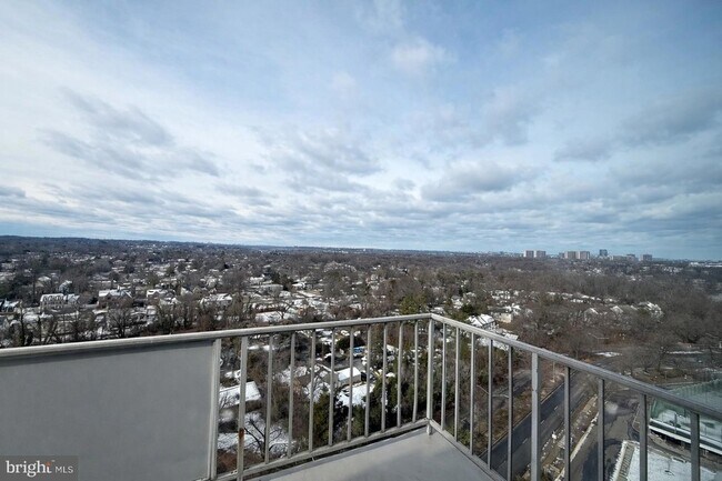 Building Photo - 301 N Beauregard St