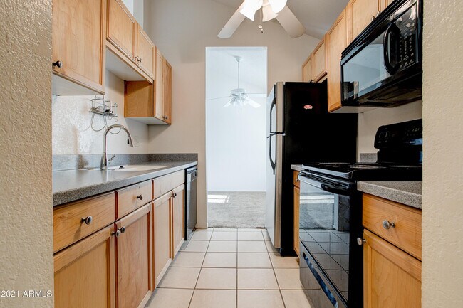 Building Photo - 7550 N 12th St