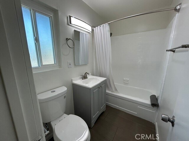 Building Photo - 685 E Vista Chino