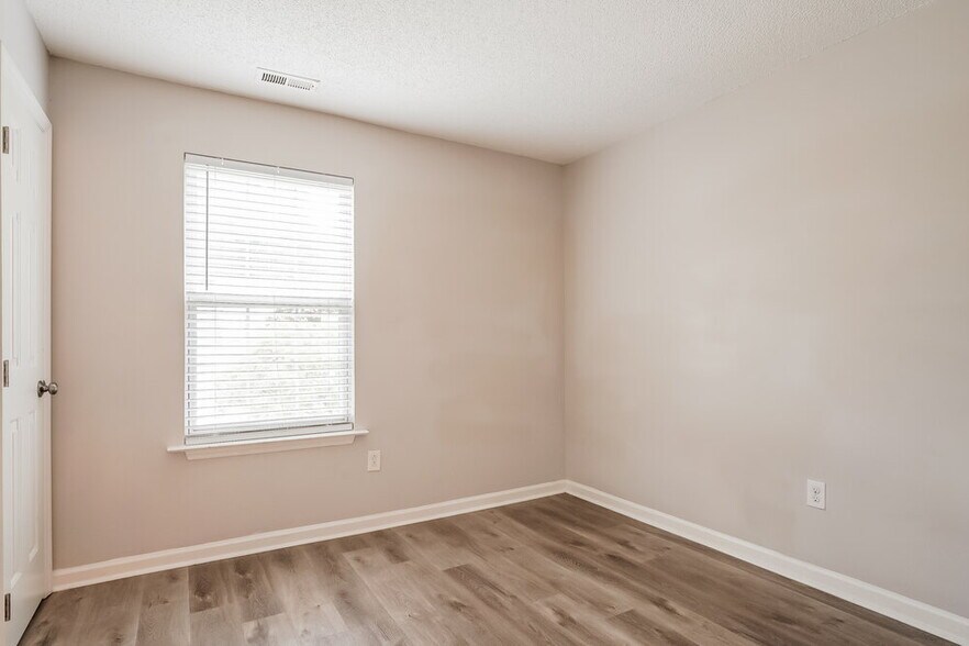 Building Photo - 4409 Cobble Creek Ln