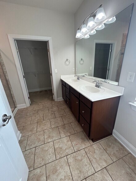 Building Photo - 1134 Beechfern Cir