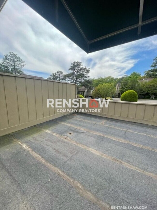 Building Photo - Unique 3 Bed / 2.5 Bath Condo - Move in Re...