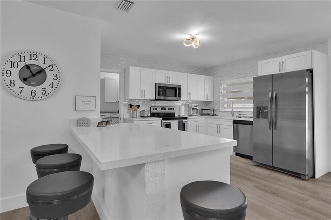 Building Photo - 5311 Pierce St