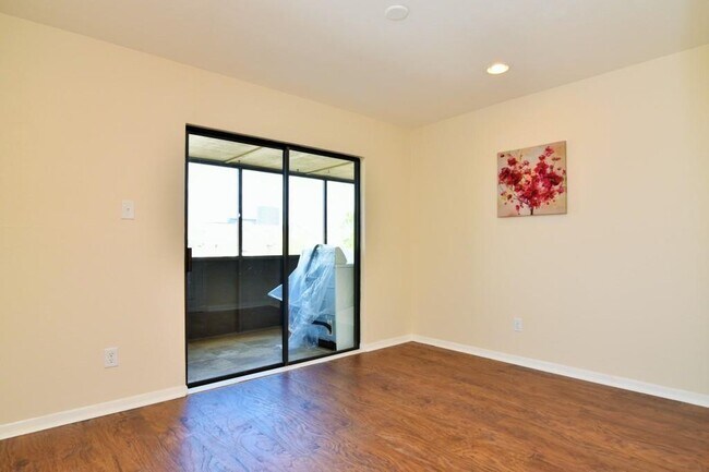 Building Photo - 3025 Walnut Bend Ln
