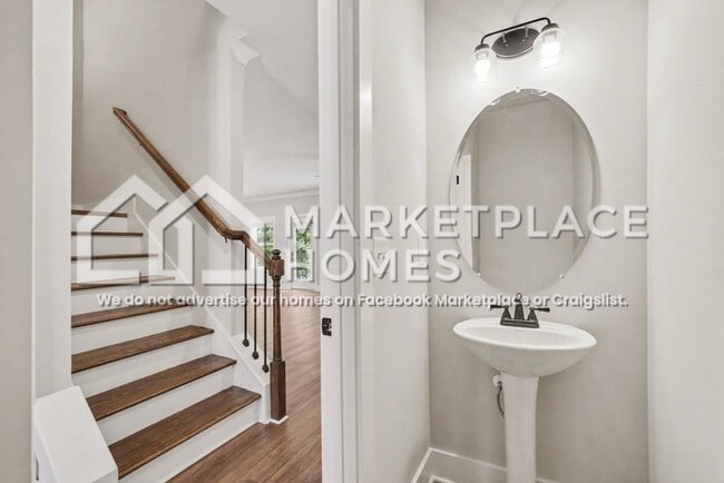 Building Photo - 173 Russell Way