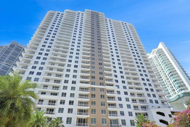 Building Photo - 801 Brickell Key Blvd