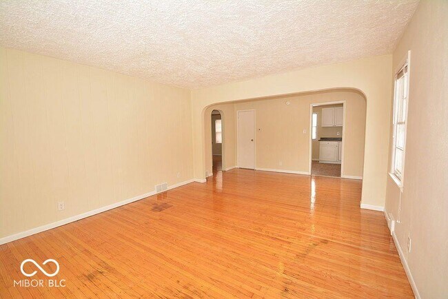 Building Photo - 5005 Indianola Ave