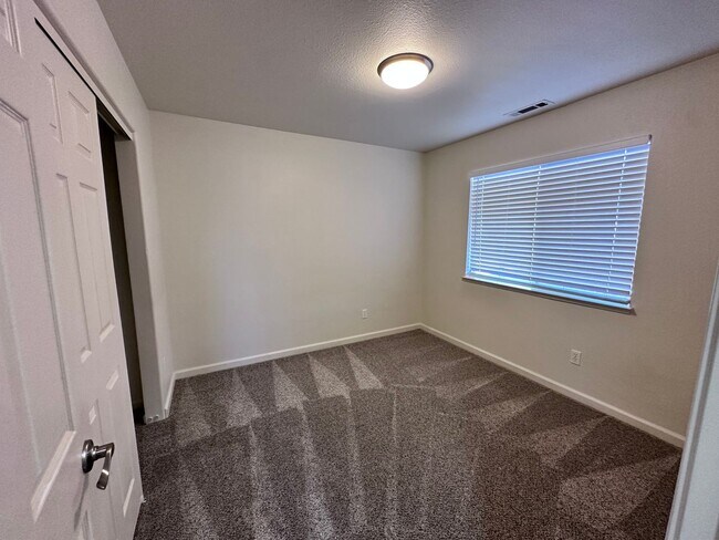 Building Photo - 7821 Cadiz Ct