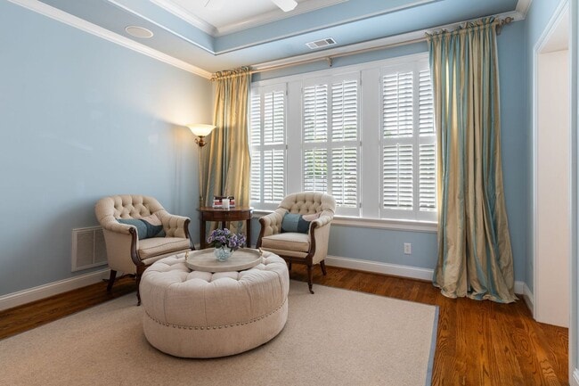 Building Photo - Extremely RARE opportunity in Green Hills