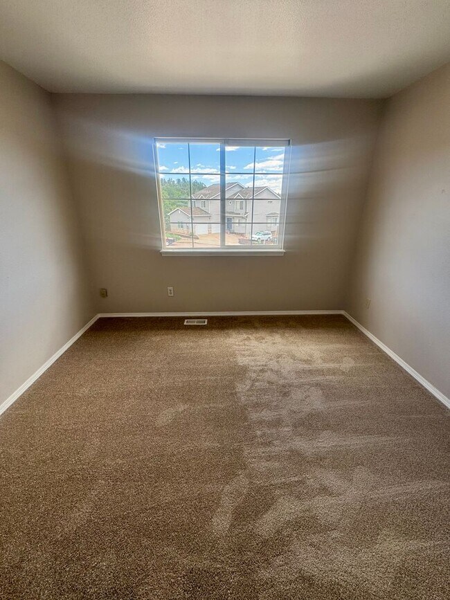 Building Photo - Updated Home in Peregrine