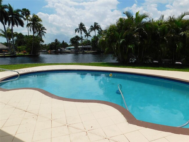 Building Photo - 108 NE 30th St