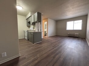 Building Photo - Renovated 2 Bedroom, 1 Bath Apartment at the Brookside Apartments!