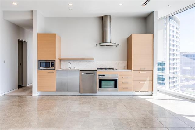 Building Photo - 2430 Victory Park Ln