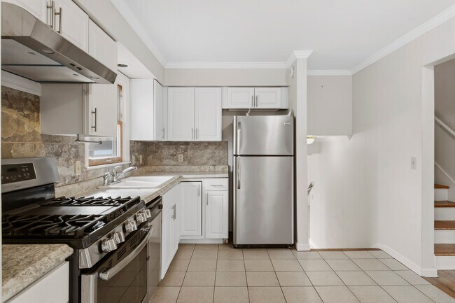 Building Photo - 1903 Sumac Dr