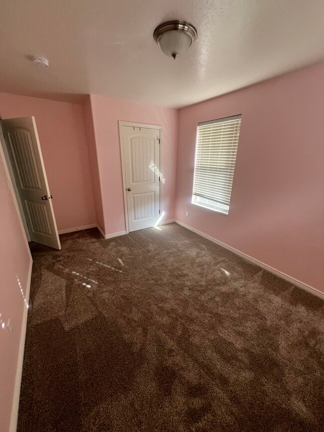 Building Photo - 1284 Lily Pad Dr