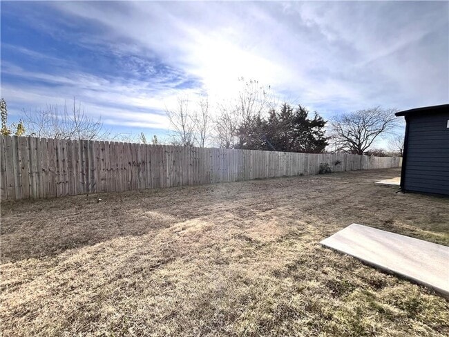 Building Photo - 841 Reading RR Ln