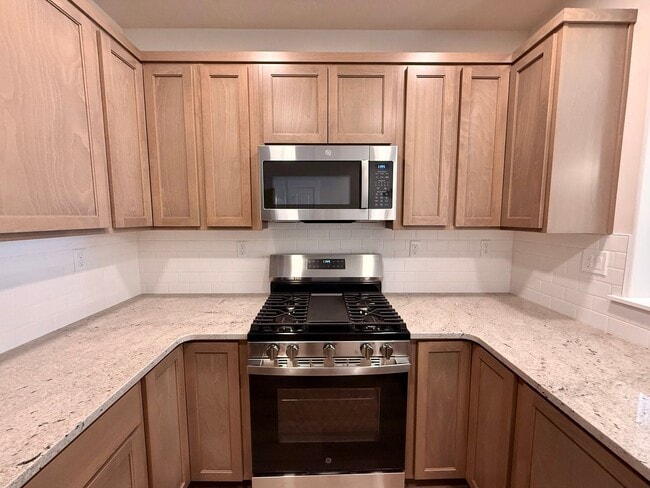 Building Photo - Brand New Home