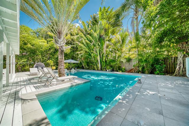 Building Photo - 4000 Kumquat Ave