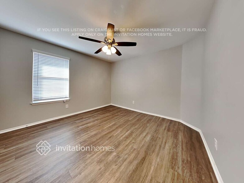 Building Photo - 45 Larkspur Dr