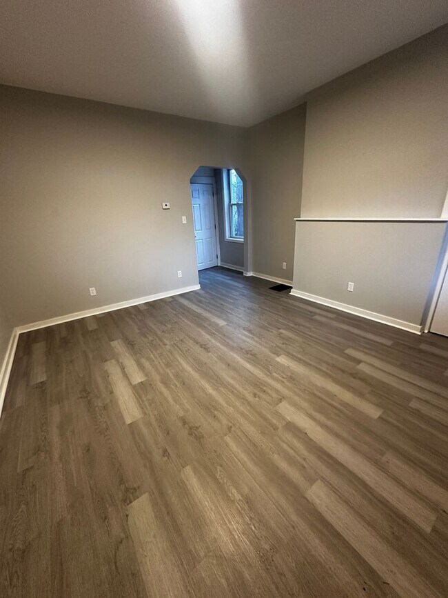 Building Photo - 117-119 Copperfield Ave