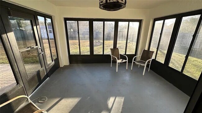 Screened-In Patio - 185 SE 62nd Ave