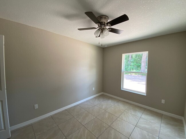 Building Photo - Desirable SE Ocala Neighborhood 3/2/2 **Won't Last**