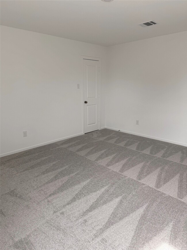 Building Photo - 25670 Roy Rogers Rd