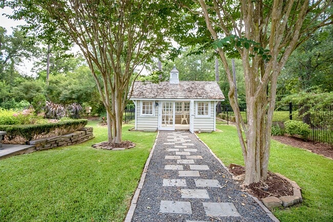 Building Photo - 611 Park Ln