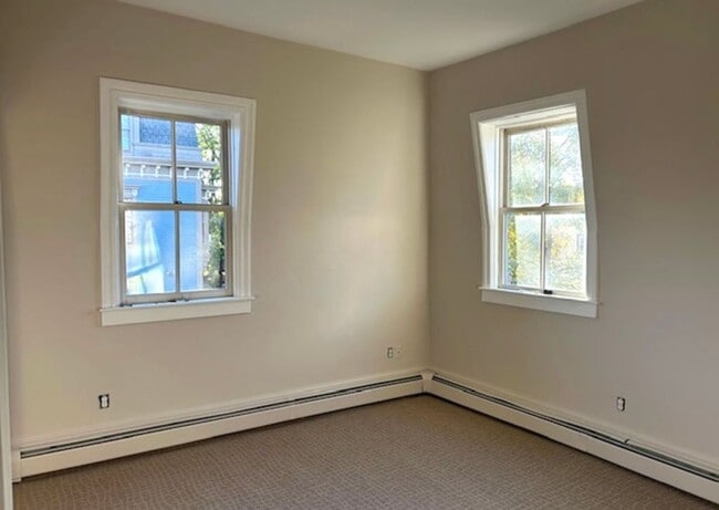 Building Photo - 52 Parkis Ave