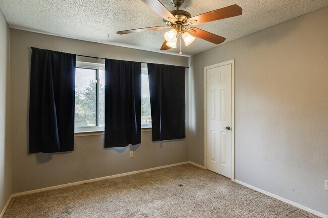 Building Photo - 11227 Henge Dr