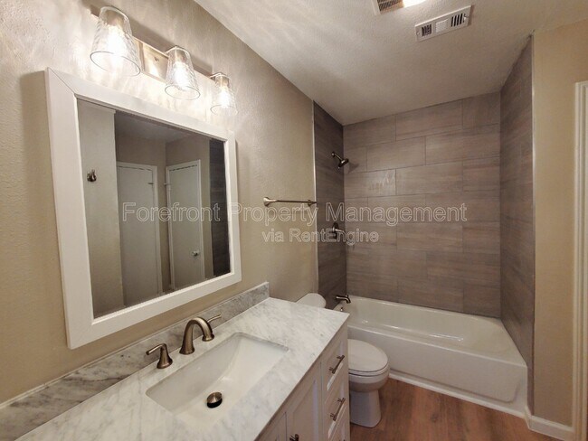 Building Photo - 5715 Lochmoor