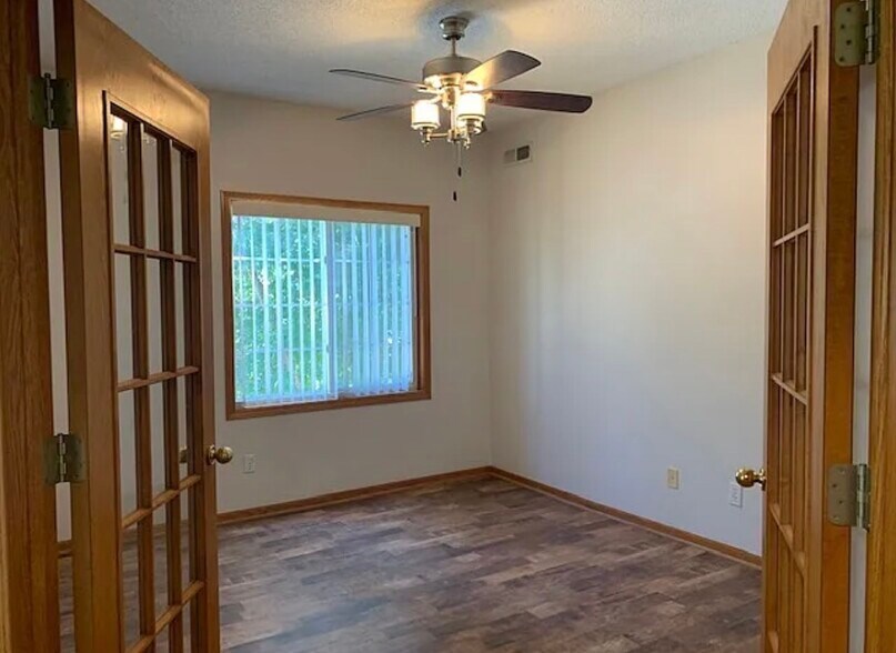 Building Photo - 2447 Patricia Dr