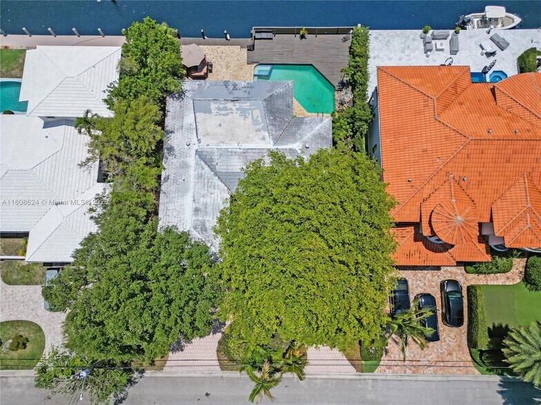 Building Photo - 3100 NE 56th Ct