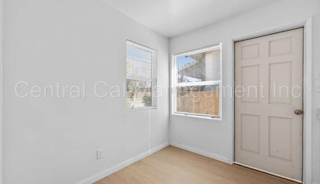 Building Photo - 2 Bedroom/1 Bath Home - $1350 Per Month!