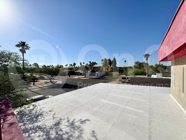 Building Photo - 2449 N Goyette Ave