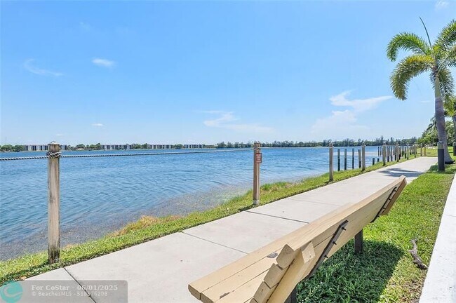 Building Photo - 105 Lake Emerald Dr